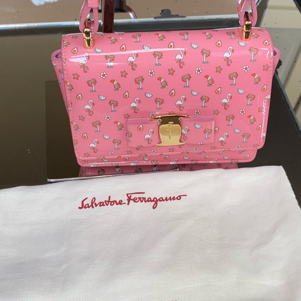 Salvatore Ferragamo small shoulder bag never used great condition pink